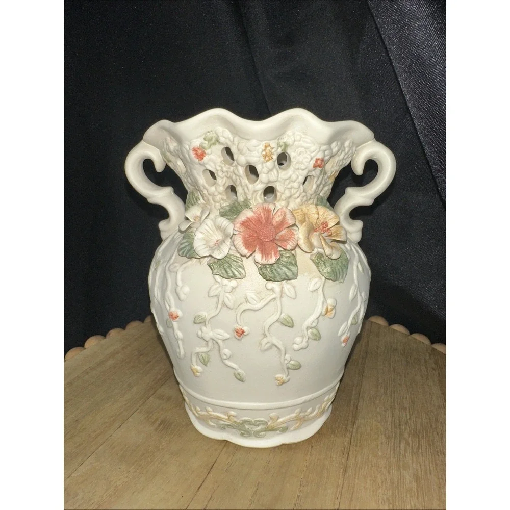 VTG Capodimonte Style Porcelain Vase with Applied Roses and it's original box